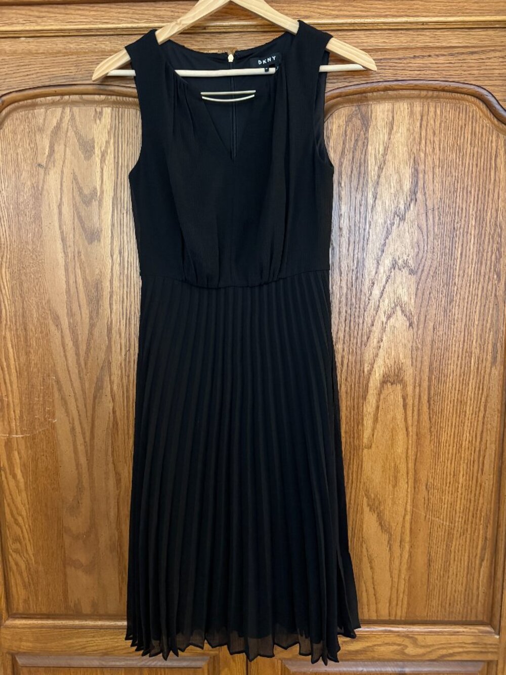 DKNY Black Sleeveless Pleated Midi Dress